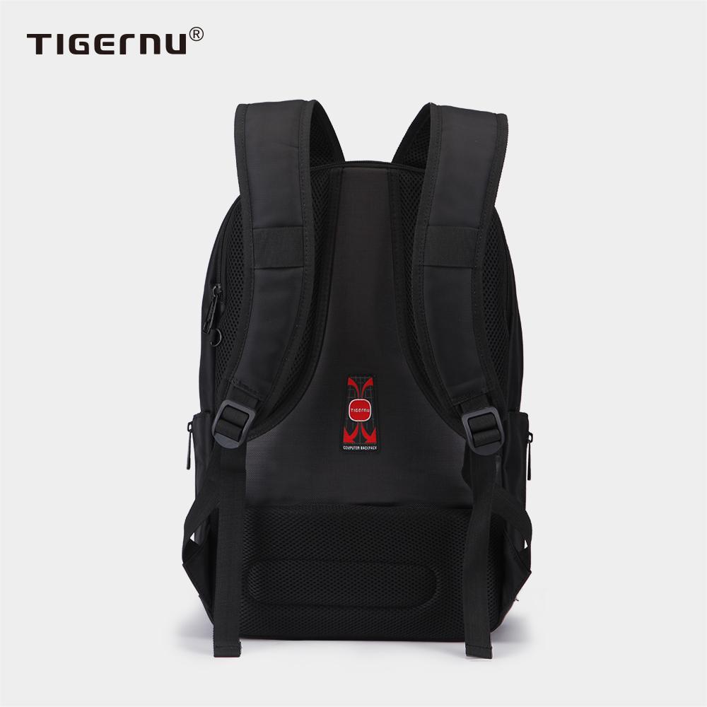 The back display of the black backpack model T-B3032A
