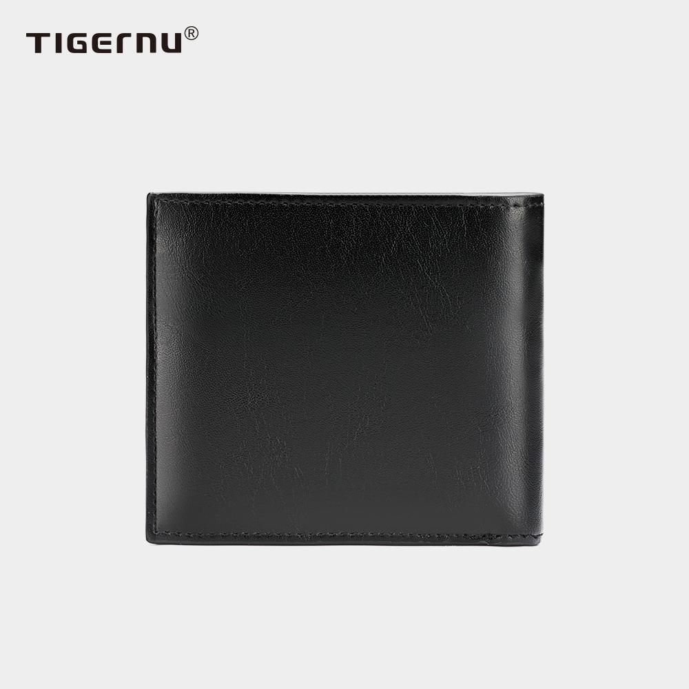 The back view of the black Wallet model T-S8006